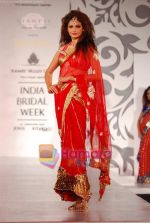 Model walks the ramp for Archana Kocchar at Aamby Valley India Bridal Week day 5 on 2nd Nov 2010 (24).JPG